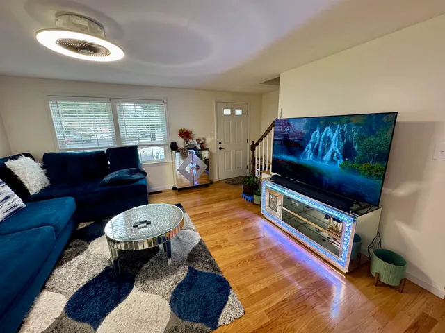 $425,000 | 103 Derryfield Court, Manchester, NH 03104