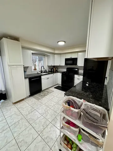 $425,000 | 103 Derryfield Court, Manchester, NH 03104