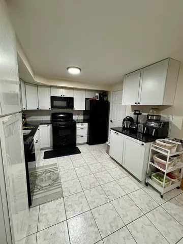 $425,000 | 103 Derryfield Court, Manchester, NH 03104