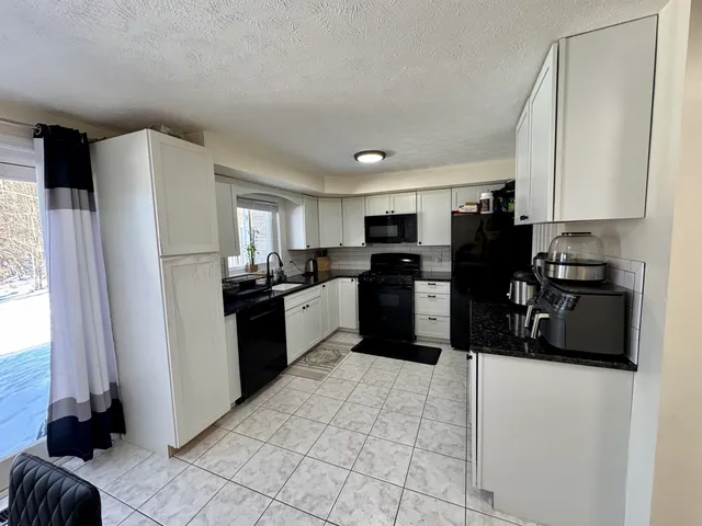 $425,000 | 103 Derryfield Court, Manchester, NH 03104