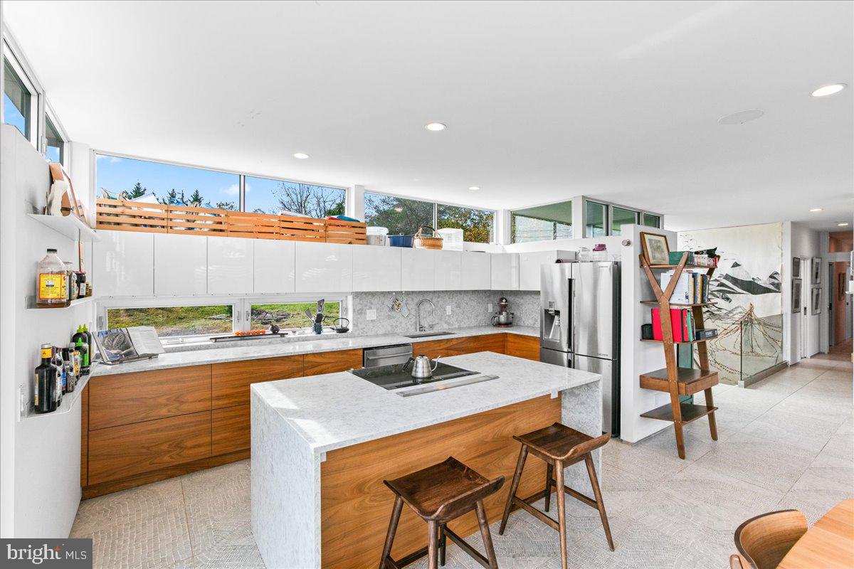 10222 Van Thompson Road Fairfax Station, VA 22039 - Photo 9 of 37 a view of a kitchen and dining room
