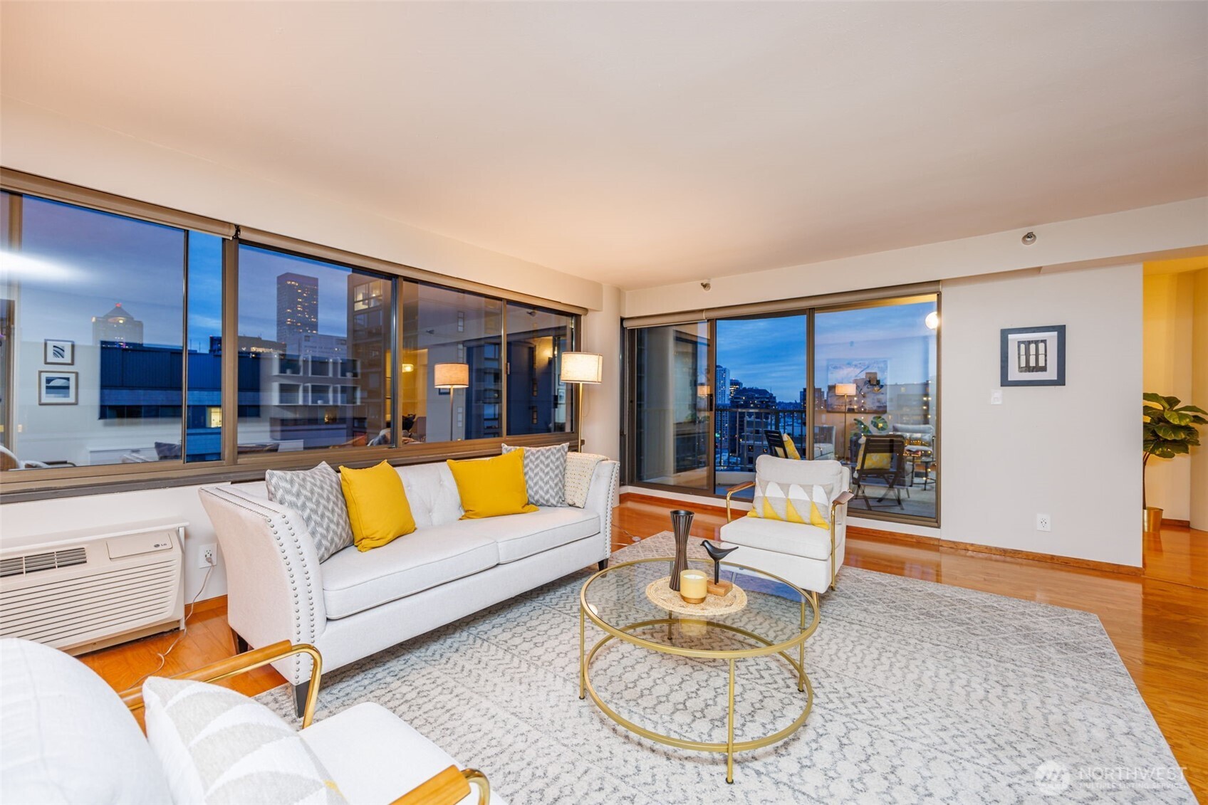 1120 Spring Street, Unit 1301 Seattle, WA 98104 - Photo 4 of 36