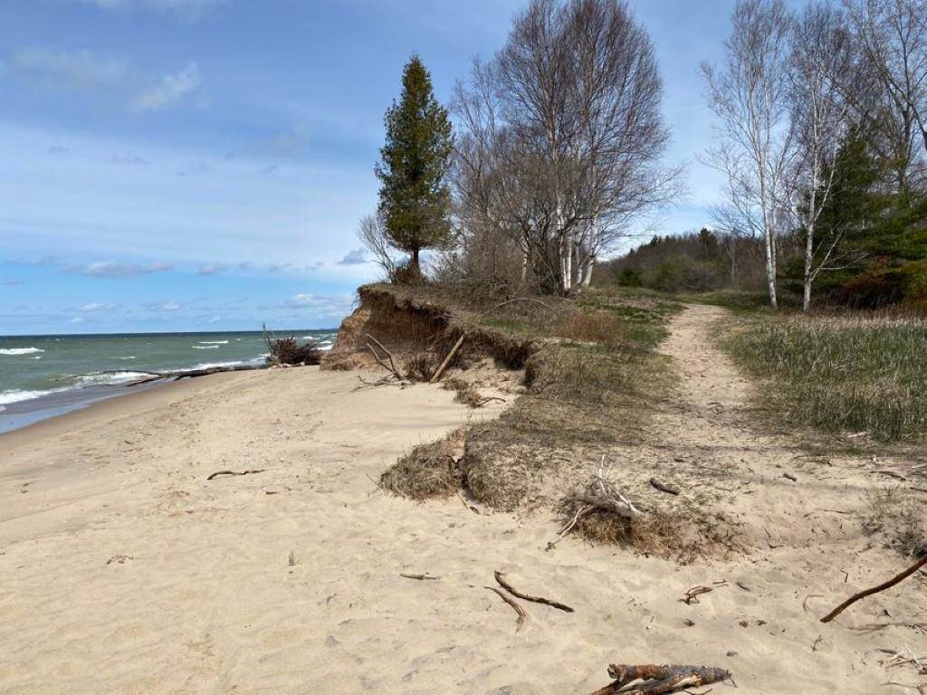 2093 Wildwood Road Manistee, MI 49660 - Photo 29 of 30 1886642-28.JPG