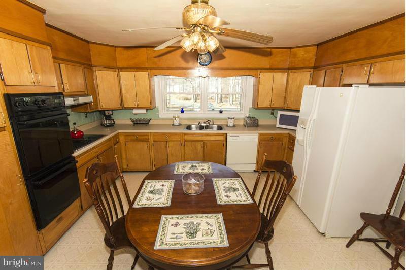 926 Seneca Park Road Baltimore, MD 21220 - Photo 13 of 30 Kitchen