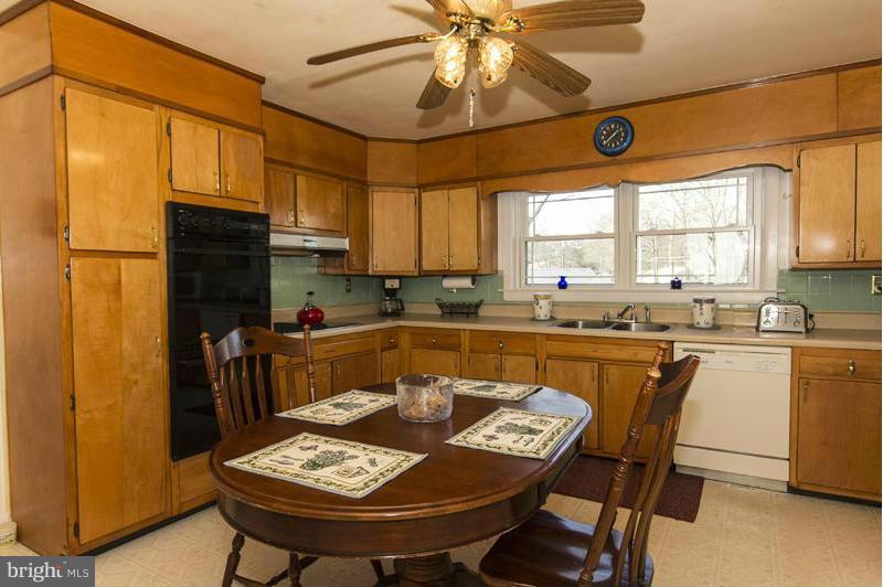 926 Seneca Park Road Baltimore, MD 21220 - Photo 14 of 30 Kitchen