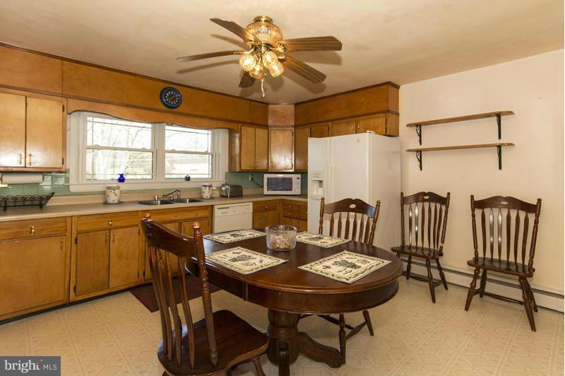 926 Seneca Park Road Baltimore, MD 21220 - Photo 15 of 30 Kitchen