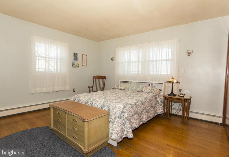 926 Seneca Park Road Baltimore, MD 21220 - Photo 17 of 30 Bedroom