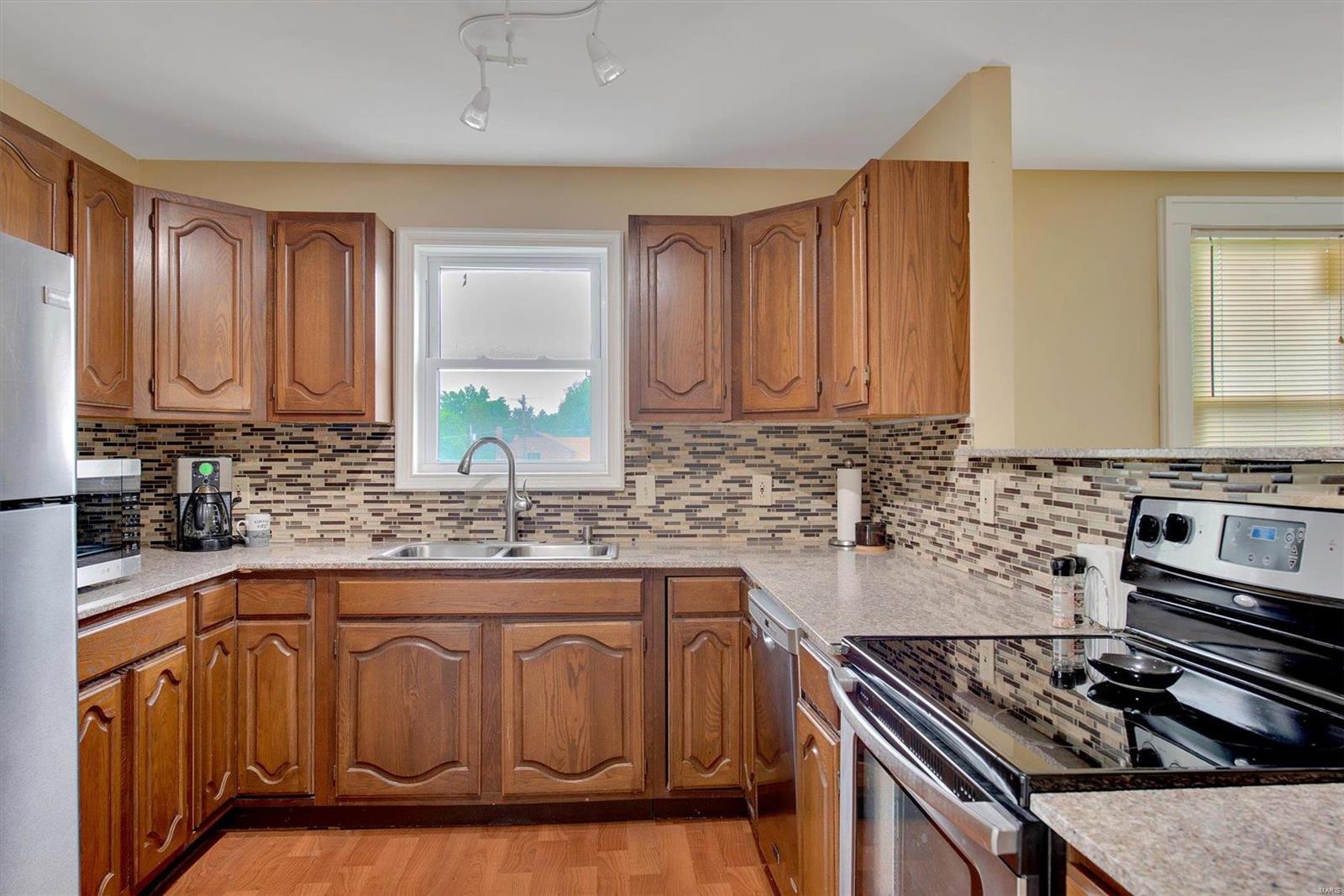 9711 Tesson Ferry Road St. Louis, MO 63123 - Photo 9 of 34
