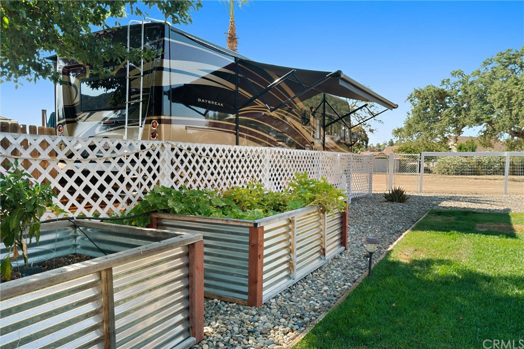 1833 Southfork Place Paso Robles, CA 93446 - Photo 28 of 35 a view of a back yard of the house