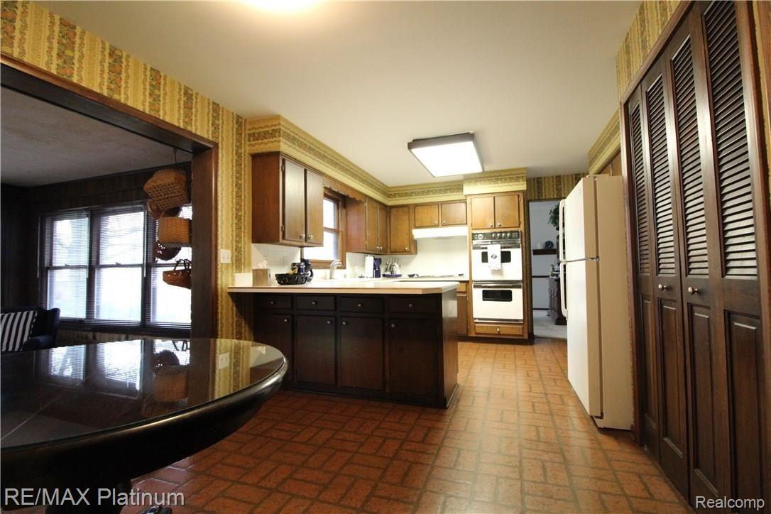 6148 Kings Scepter Road Grand Blanc, MI 48439 - Photo 26 of 38 K Kitchen 4.jpg