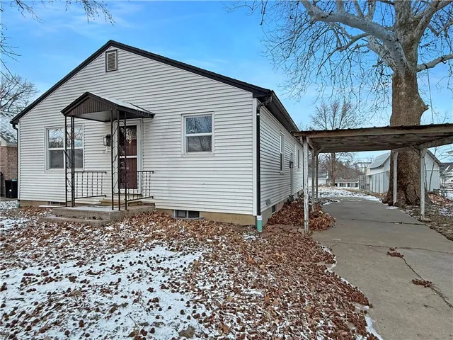 $194,000 | 504 West 29th Street, Higginsville, MO 64037