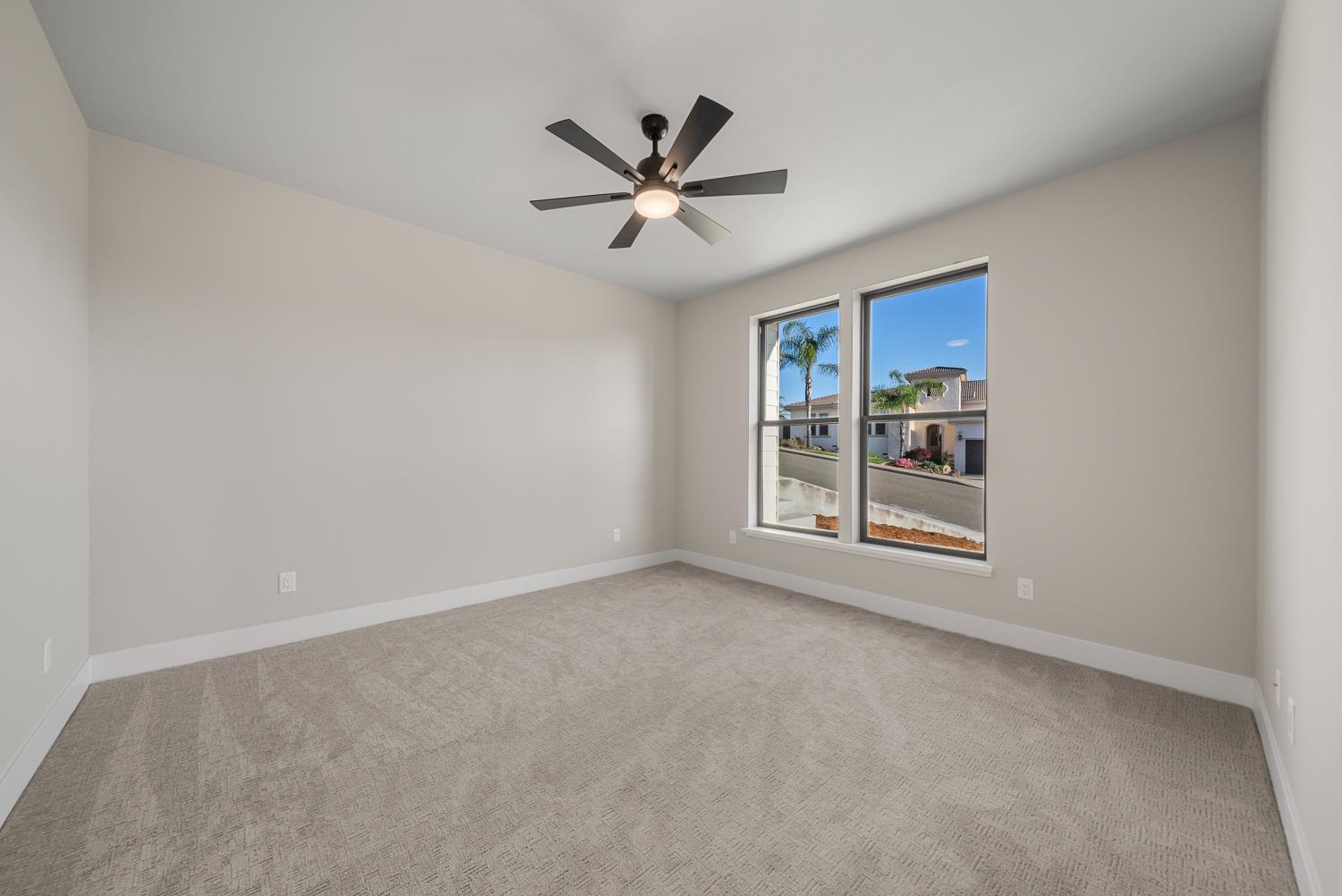 1700 Ridgeview Circle Auburn, CA 95603 - Photo 18 of 39 a view of a livingroom with a ceiling fan and window