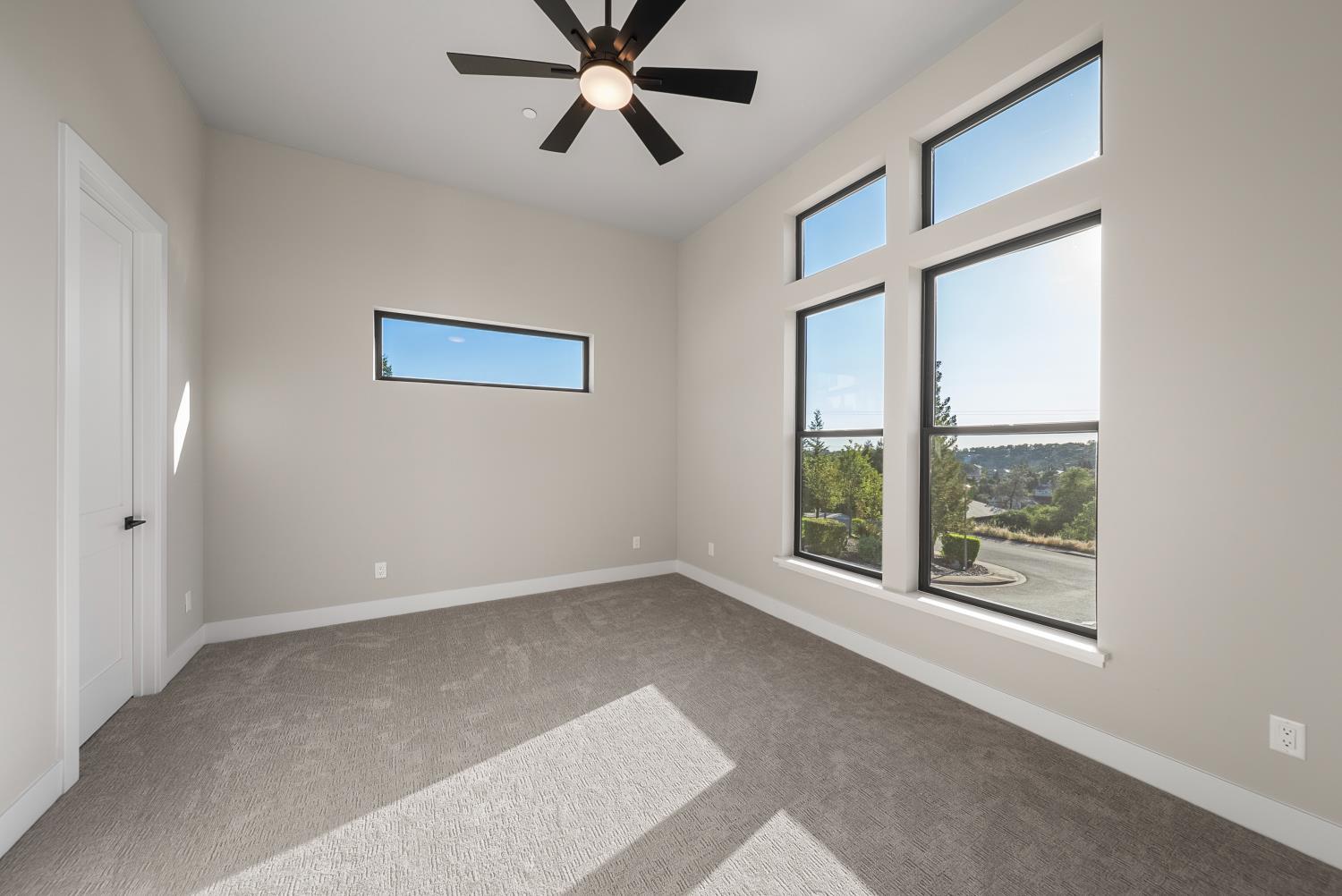 1700 Ridgeview Circle Auburn, CA 95603 - Photo 20 of 39 a view of an empty room with a window