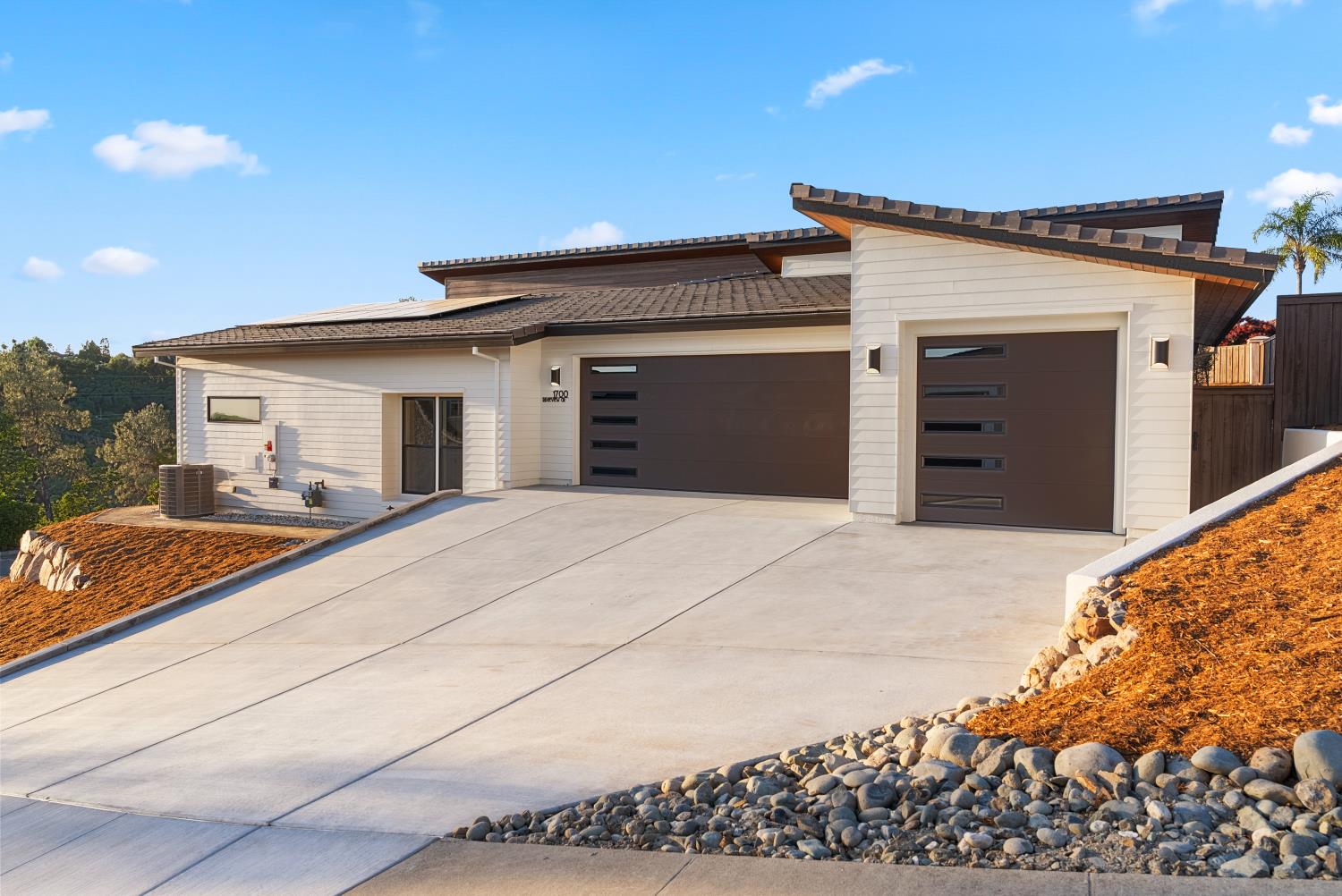 1700 Ridgeview Circle Auburn, CA 95603 - Photo 27 of 39 a view of an house with backyard