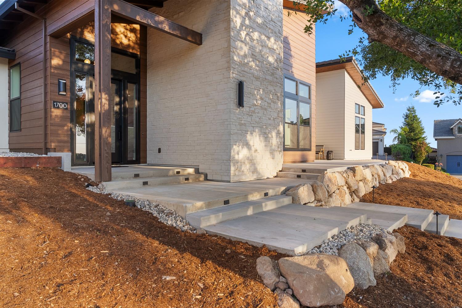 1700 Ridgeview Circle Auburn, CA 95603 - Photo 29 of 39 a view of a house with backyard