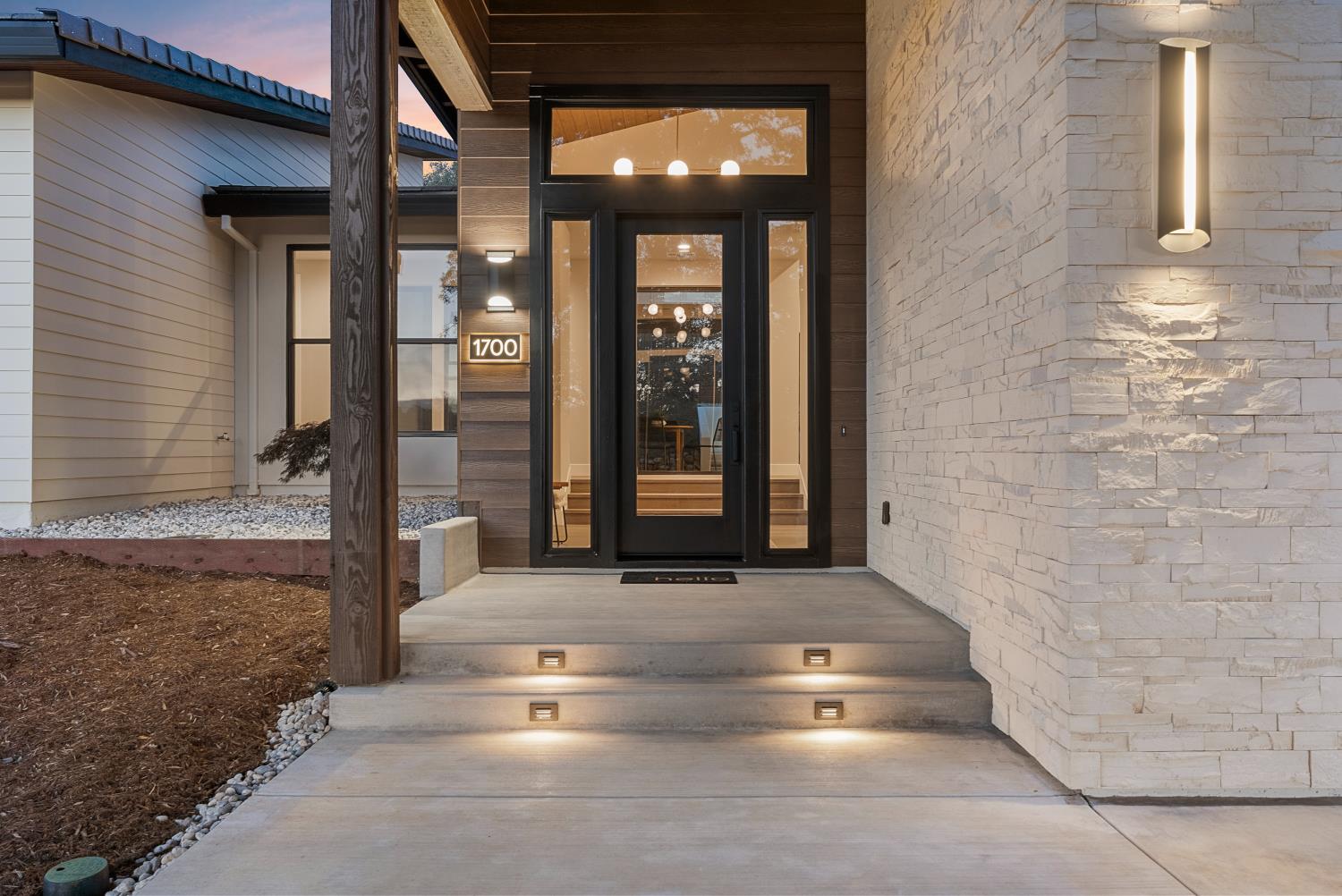 1700 Ridgeview Circle Auburn, CA 95603 - Photo 4 of 39 a view of lobby with a hallway