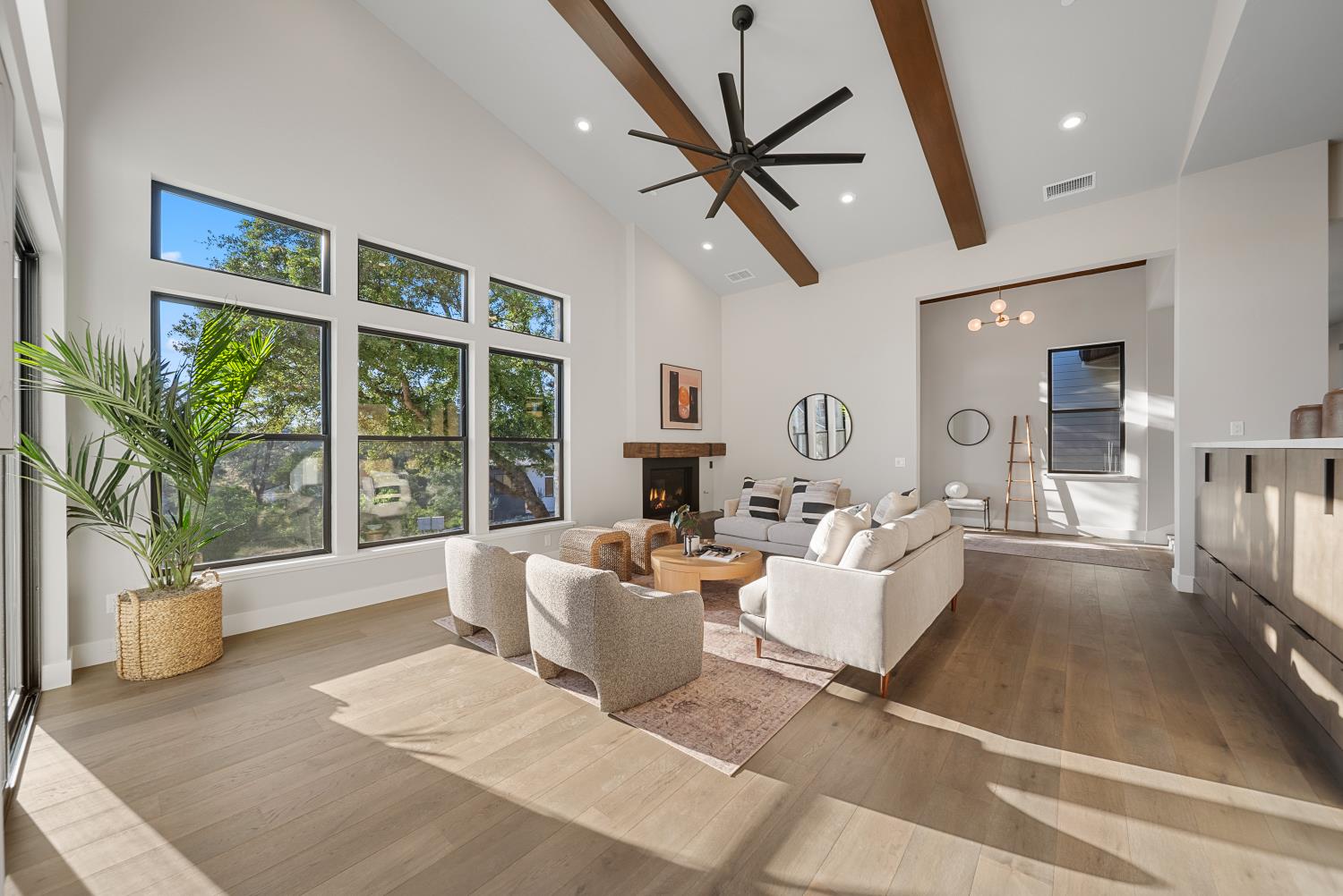 1700 Ridgeview Circle Auburn, CA 95603 - Photo 5 of 39 a living room with furniture and a large window