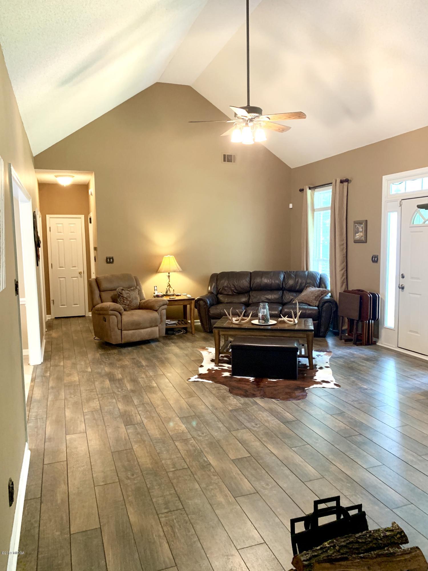 1325 Taylor Road Juliette, GA 31046 - Photo 10 of 18 a living room with furniture