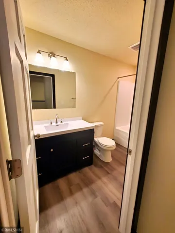 $1,700 | 301 South Wasson Lane, Unit B, River Falls, WI 54022