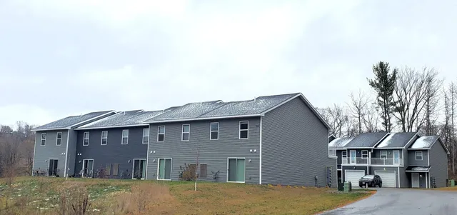 $1,700 | 301 South Wasson Lane, Unit B, River Falls, WI 54022