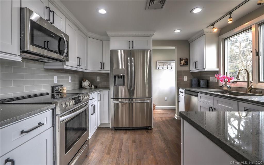 BRAND NEW KITCHEN, stainless appl quartz countertops and hardwood floors throughout!