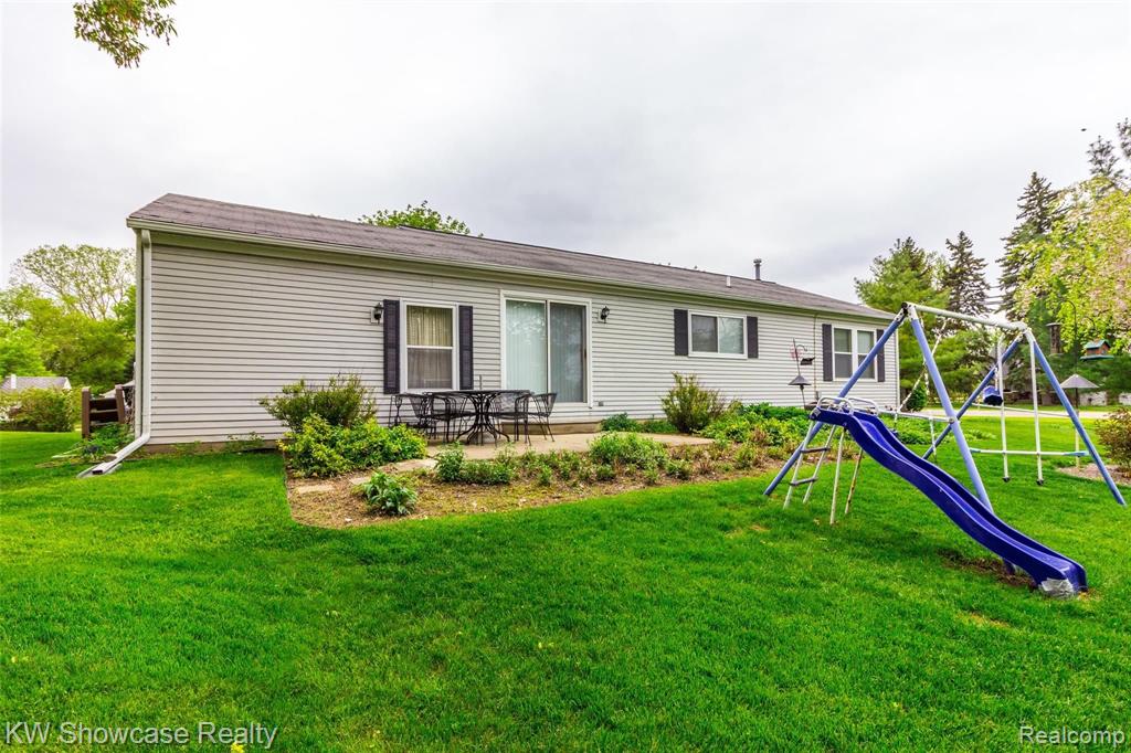 998 Hadley Road Rochester Hills, MI 48307 - Photo 5 of 42