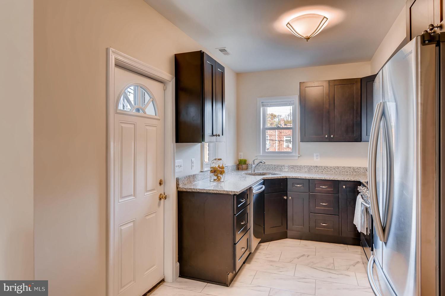 3802 Woodridge Road Baltimore, MD 21229 - Photo 12 of 24 Gallery Image 12