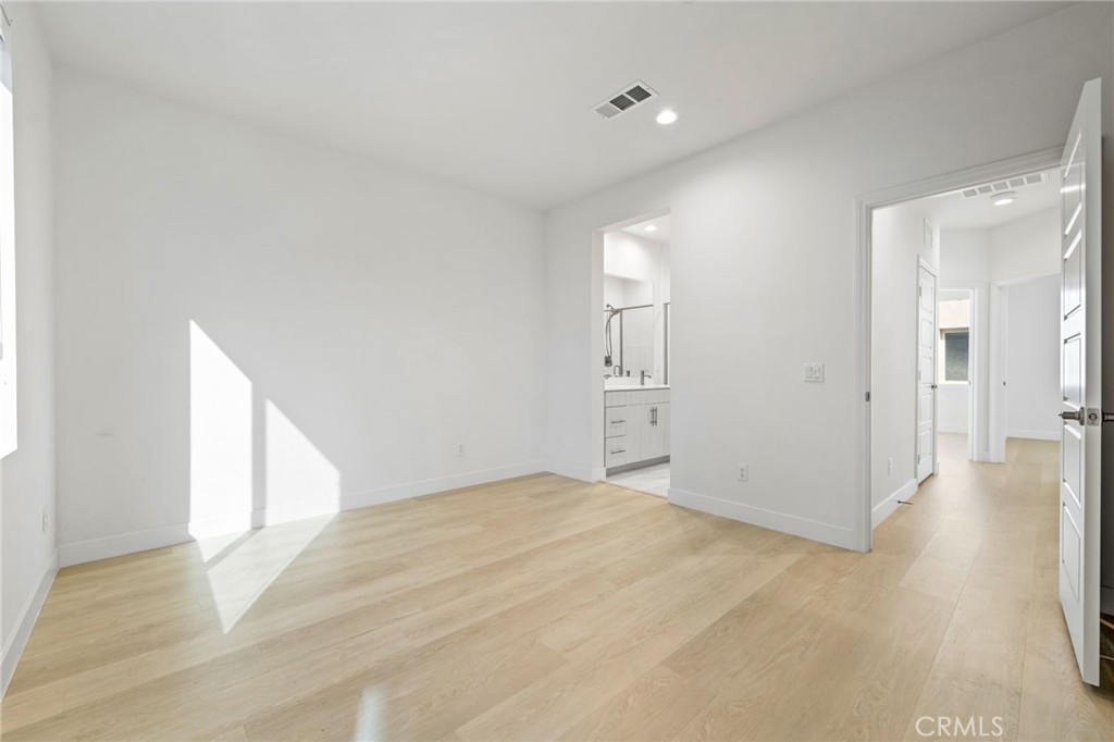 169 Steely Irvine, CA 92614 - Photo 15 of 31 Attached bath access