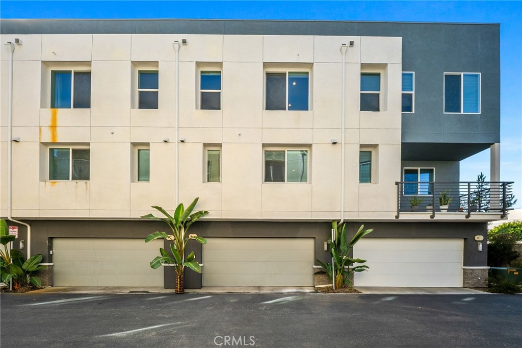 169 Steely Irvine, CA 92614 - Photo 25 of 31 Garage access