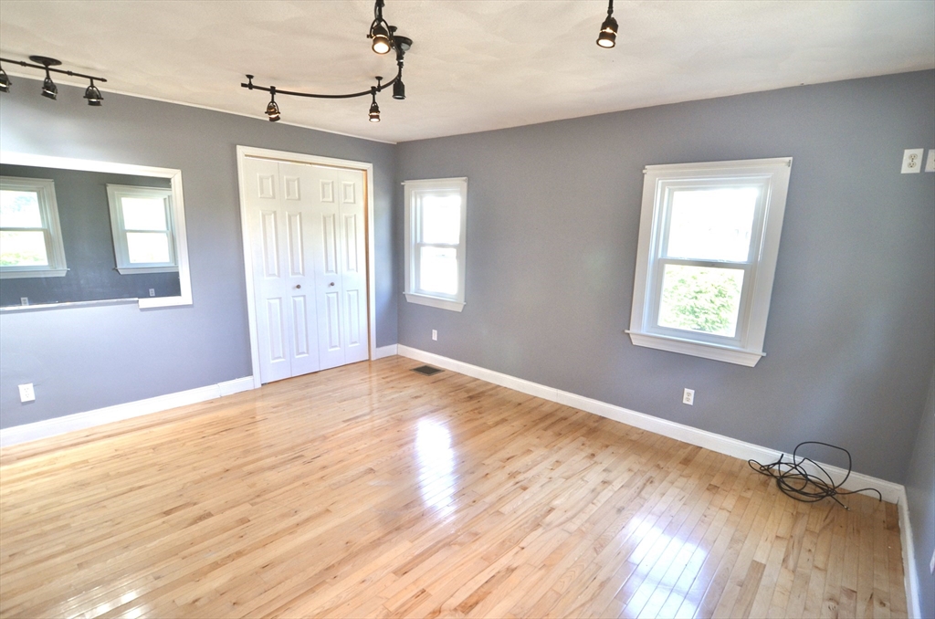 20 Poplar Terrace North Reading, MA 01864 - Photo 9 of 12