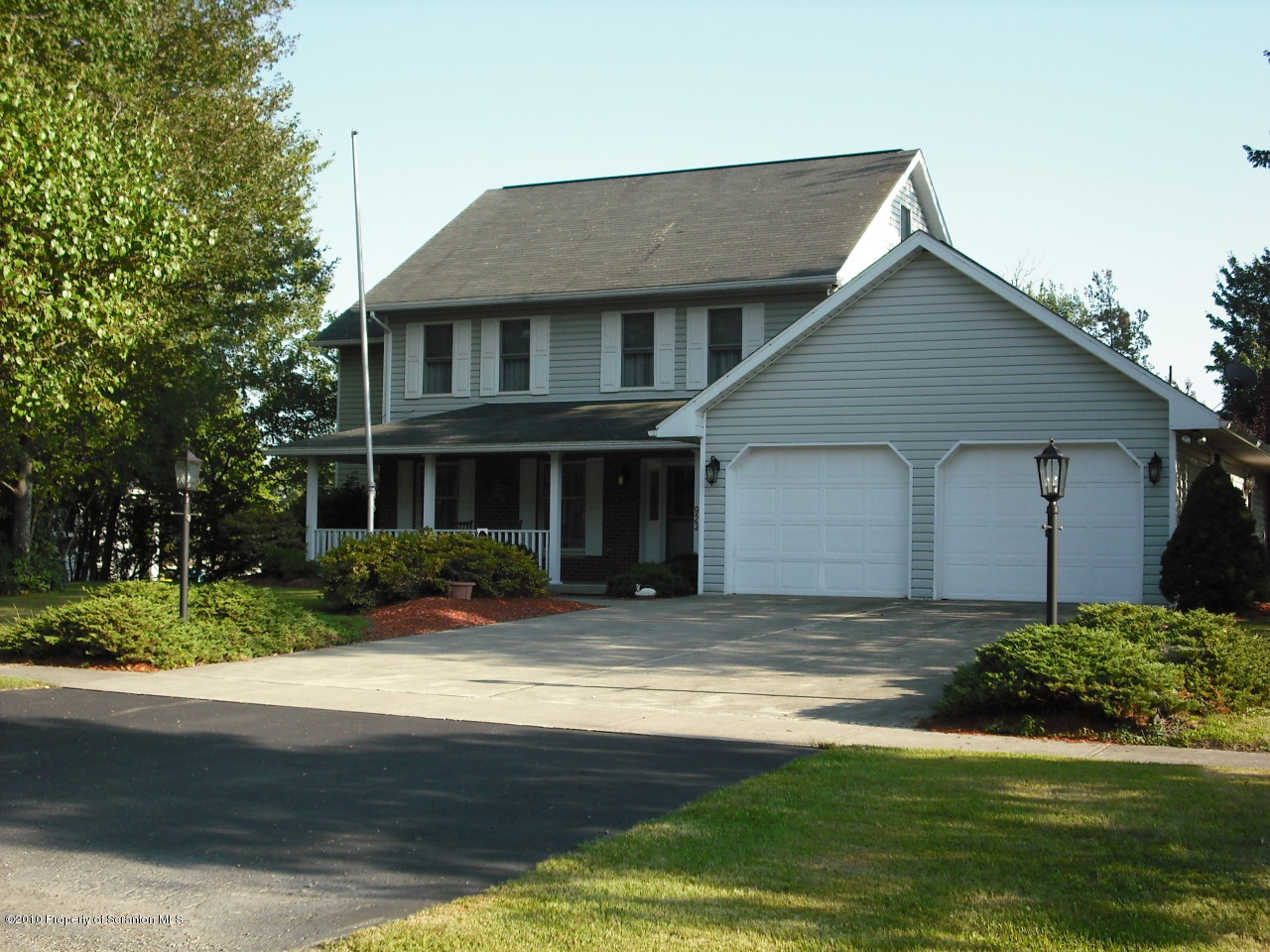 923 Appletree Road Moscow, PA 18444 - Photo 1 of 23 Gallery Image 1