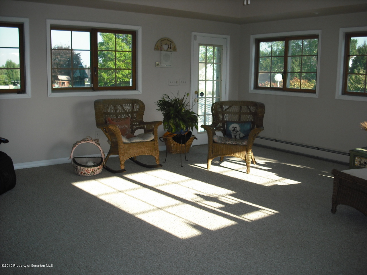 923 Appletree Road Moscow, PA 18444 - Photo 3 of 23 Gallery Image 3