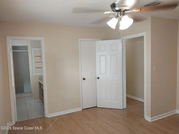 a view of a chandelier fan and entryway
