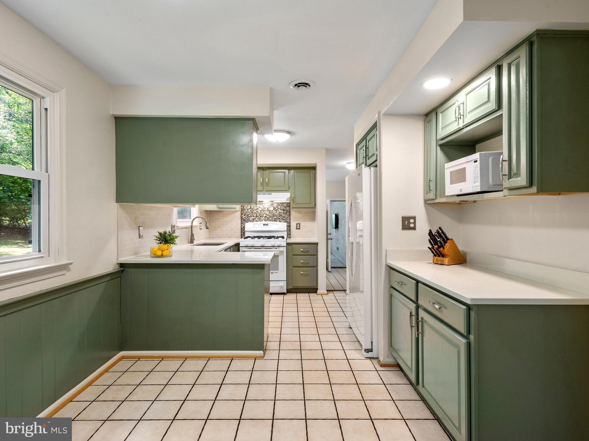 1502 Sheffield Lane Pottstown, PA 19465 - Photo 13 of 46 Kitchen
