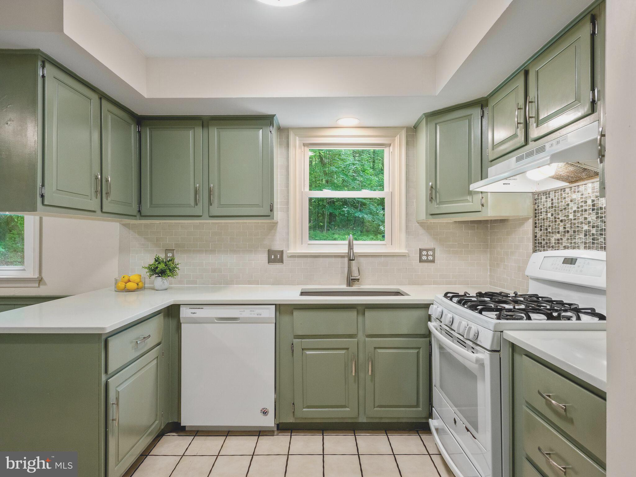 1502 Sheffield Lane Pottstown, PA 19465 - Photo 15 of 46 Kitchen