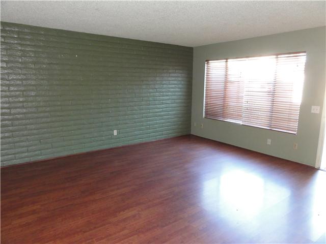 500-502 West Fallbrook Street Fallbrook, CA 92028 - Photo 3 of 18 Unit 500 living room.
