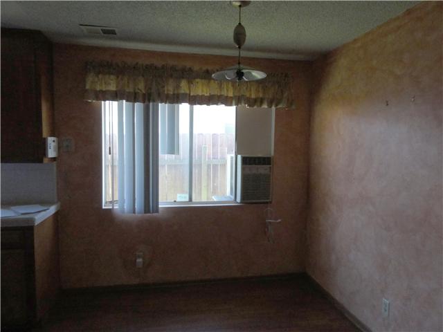 500-502 West Fallbrook Street Fallbrook, CA 92028 - Photo 5 of 18 Unit 500 Eating area