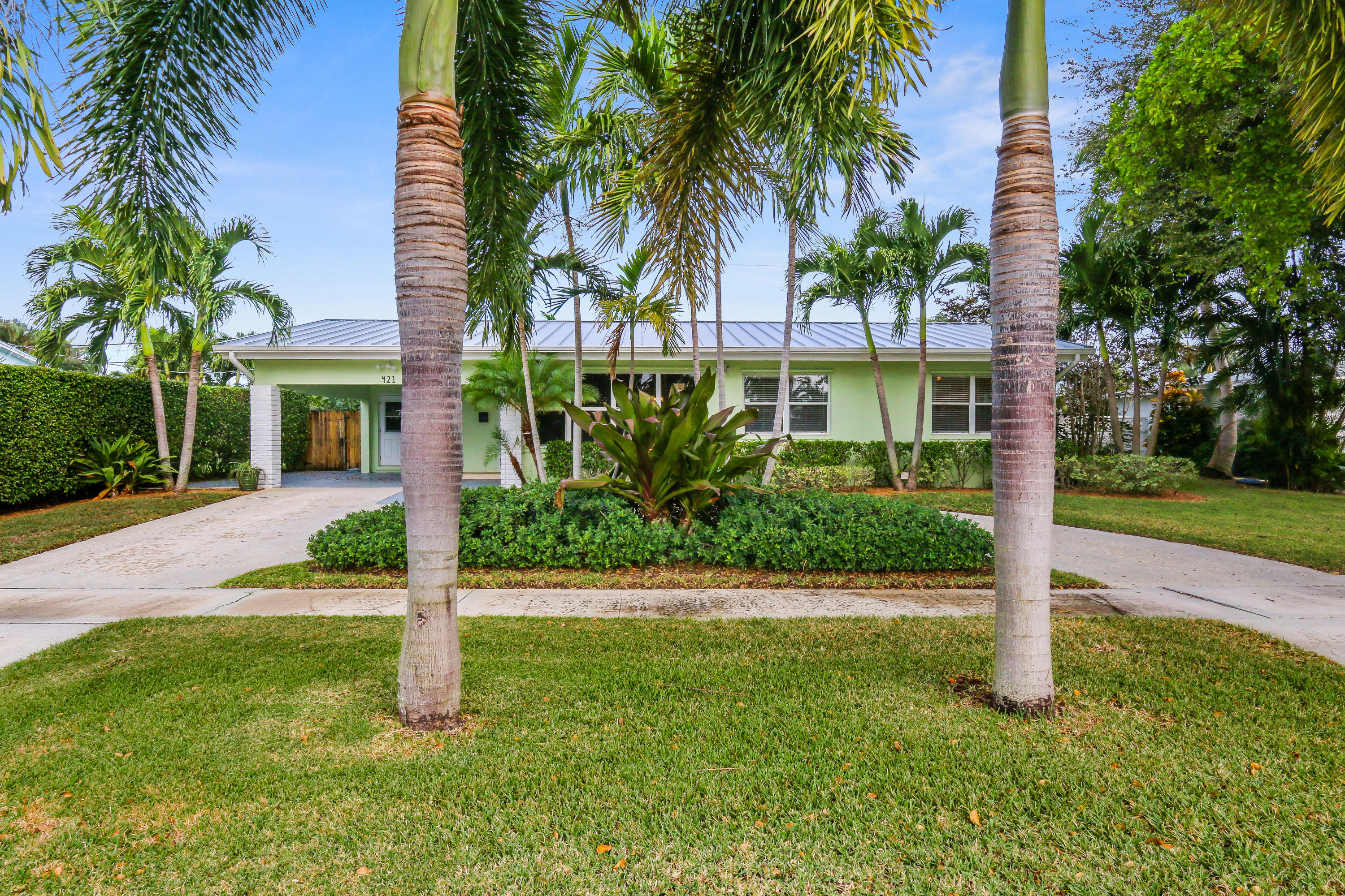 421 Gulf Road North Palm Beach, FL 33408 - Photo 1 of 22 421 Gulf Rd North Palm Beach-print-003-2