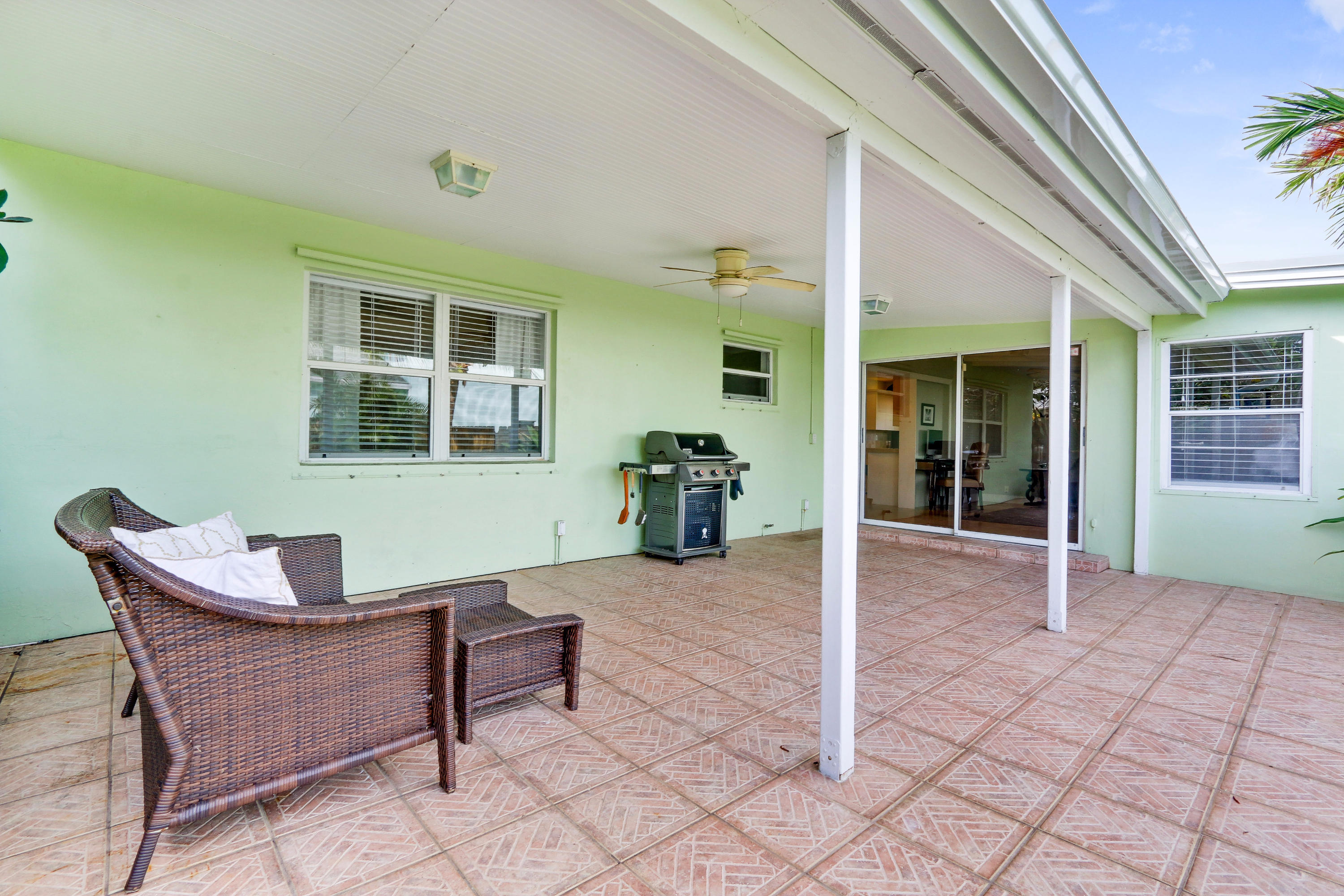 421 Gulf Road North Palm Beach, FL 33408 - Photo 16 of 22 421 Gulf Rd North Palm Beach-print-020-2