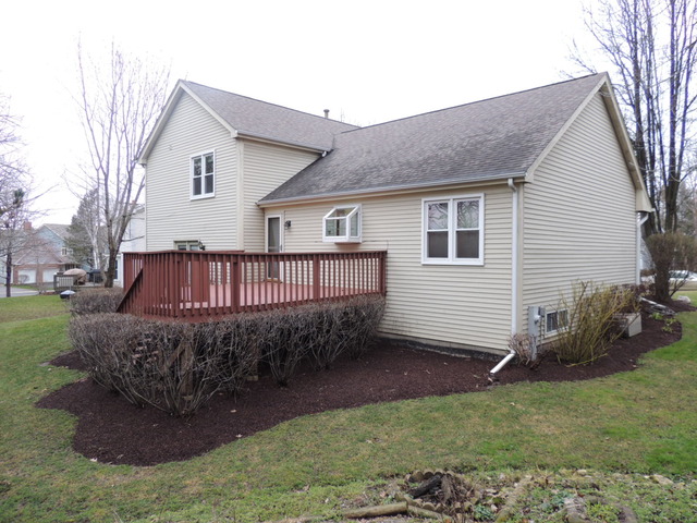 262 Foxmoor Road Fox River Grove, IL 60021 - Photo 2 of 15