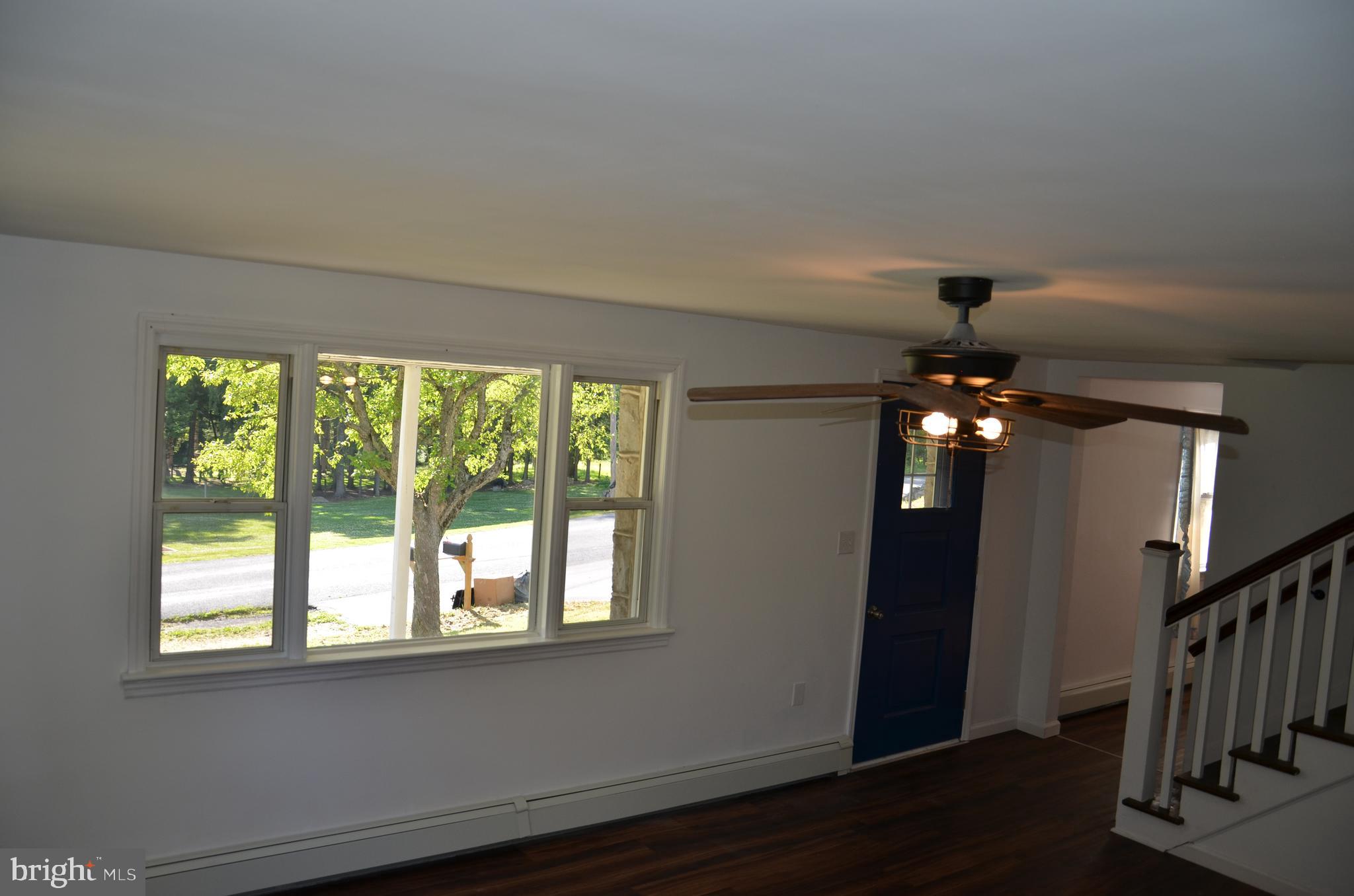 28 Seidel Road Reading, PA 19606 - Photo 12 of 24 Living Room