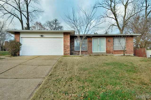 $279,900 | 4753 Titan Court, St. Louis, MO 63128