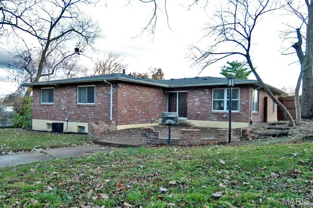 $279,900 | 4753 Titan Court, St. Louis, MO 63128