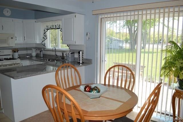 11432 Grafton Road Carleton, MI 48117 - Photo 17 of 33 DSC_0065.jpg