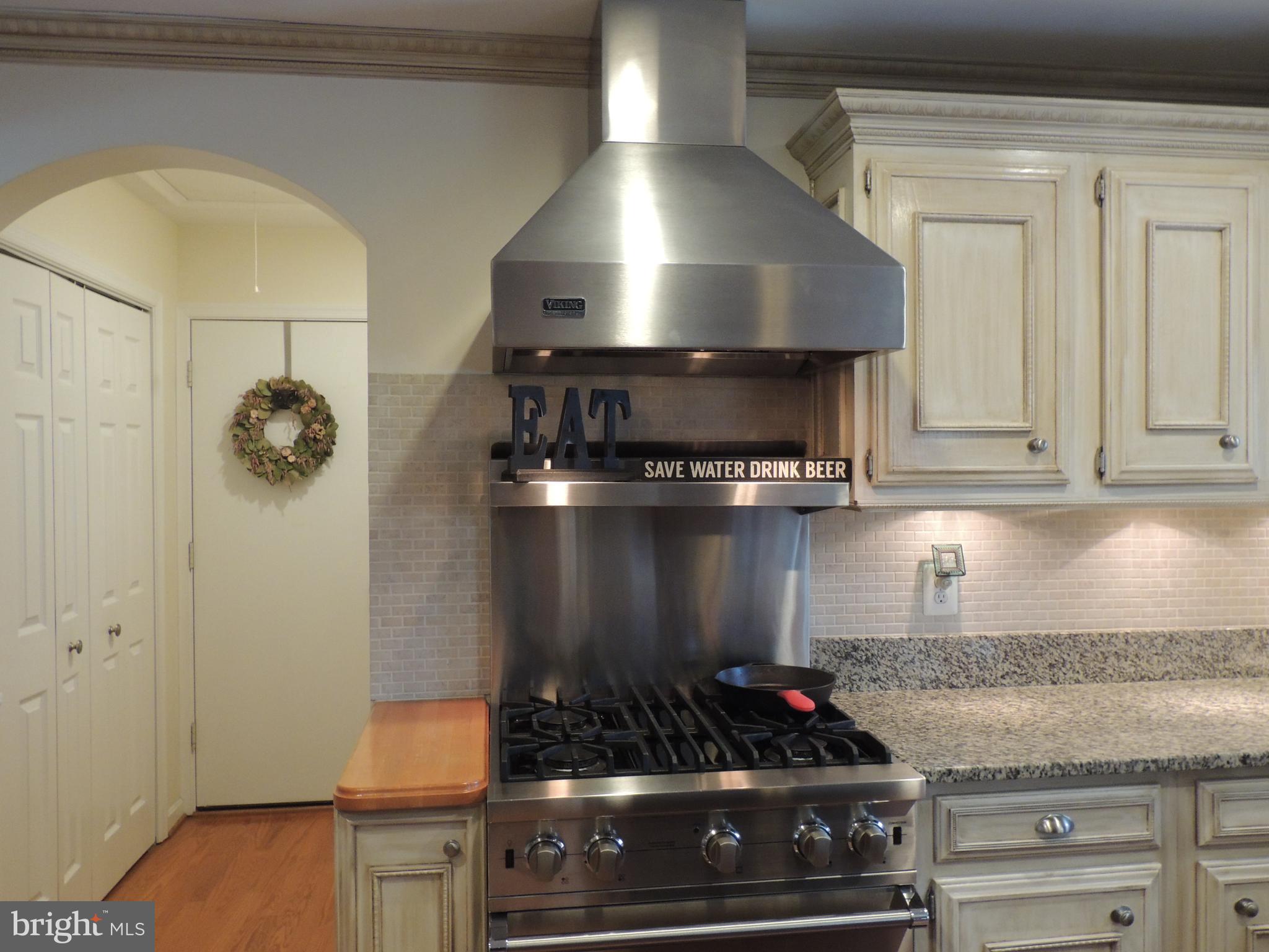 9001 Streamview Lane Vienna, VA 22182 - Photo 5 of 40