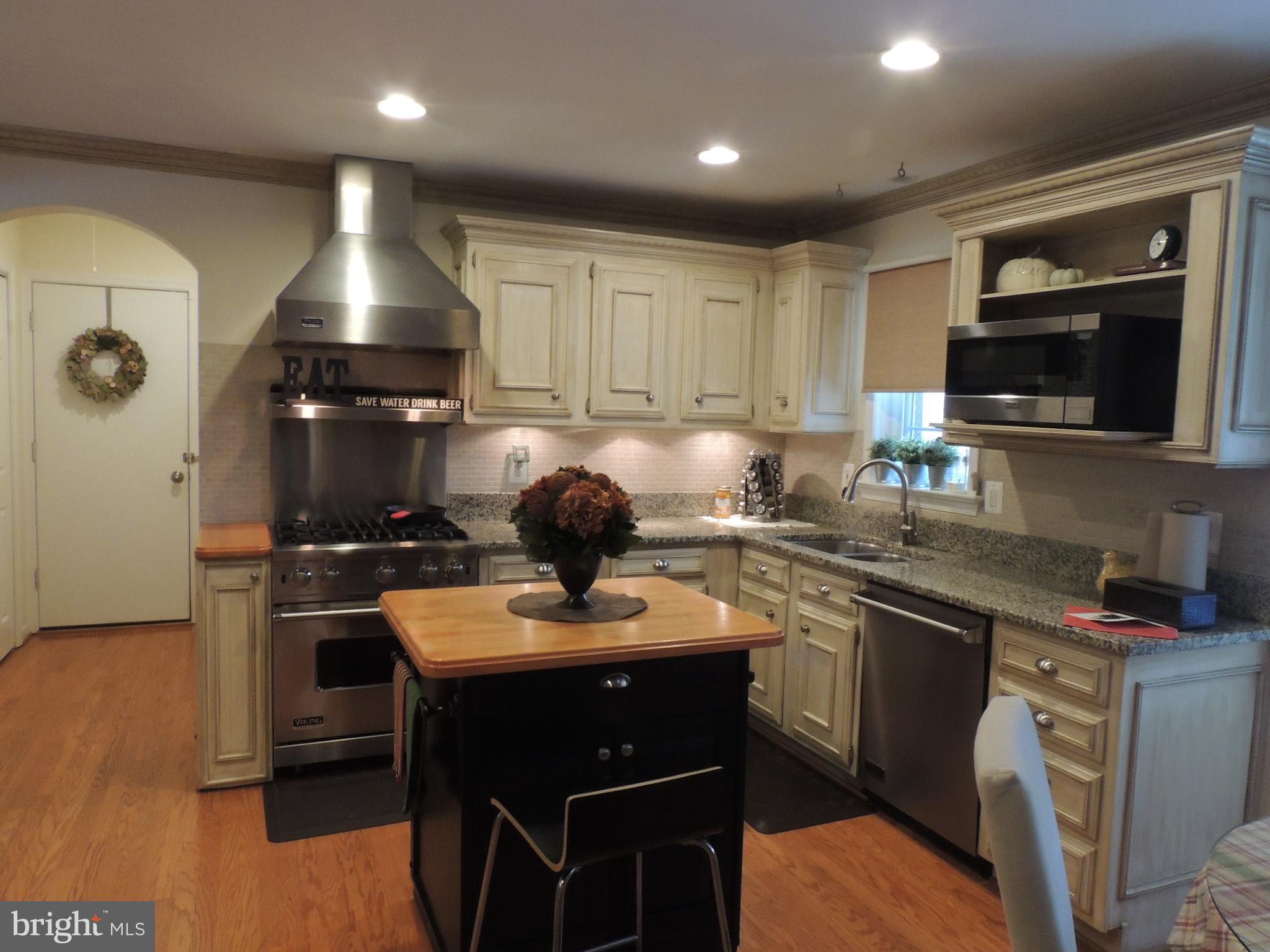 9001 Streamview Lane Vienna, VA 22182 - Photo 6 of 40