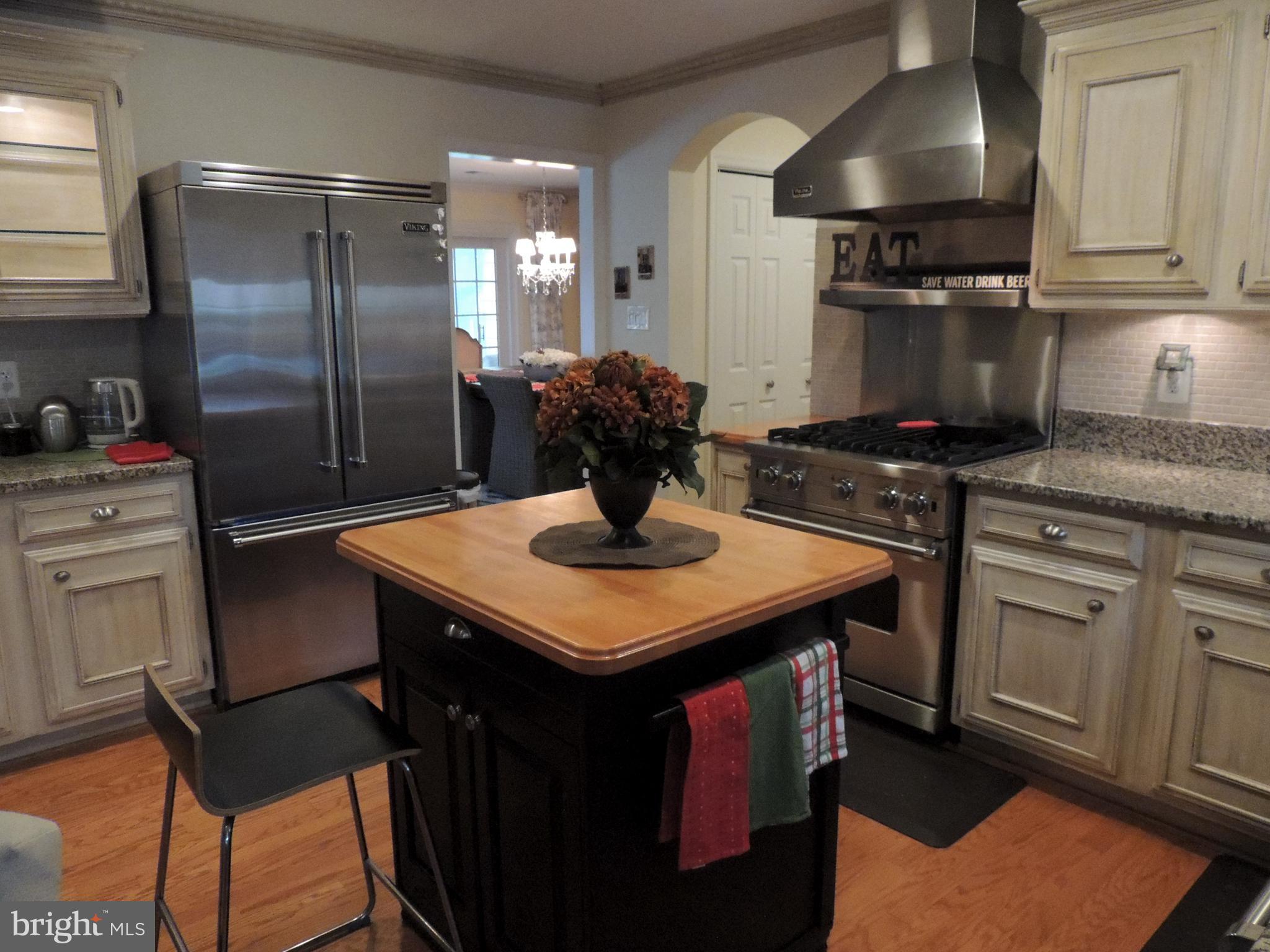 9001 Streamview Lane Vienna, VA 22182 - Photo 7 of 40