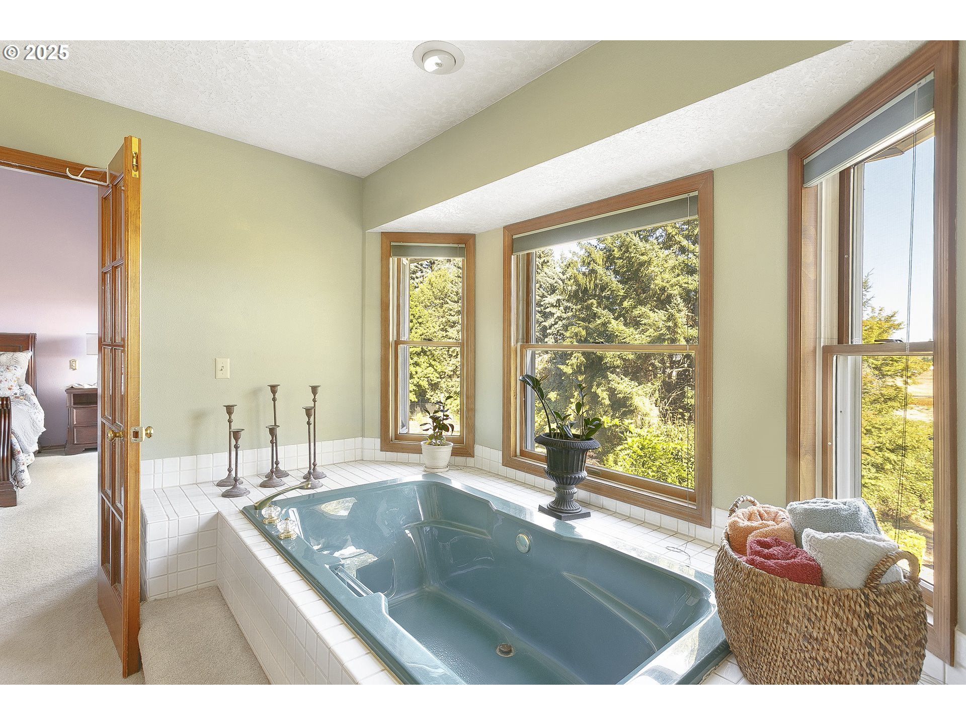 5400 Southeast Chase Road Gresham, OR 97080 - Photo 21 of 47 a view of a living room and a large window