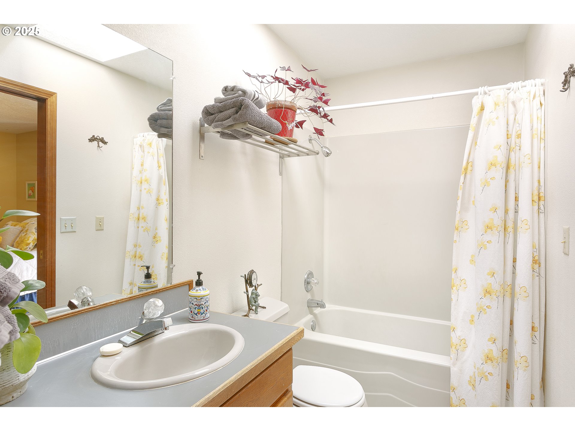 5400 Southeast Chase Road Gresham, OR 97080 - Photo 25 of 47 a bathroom with a sink and a mirror