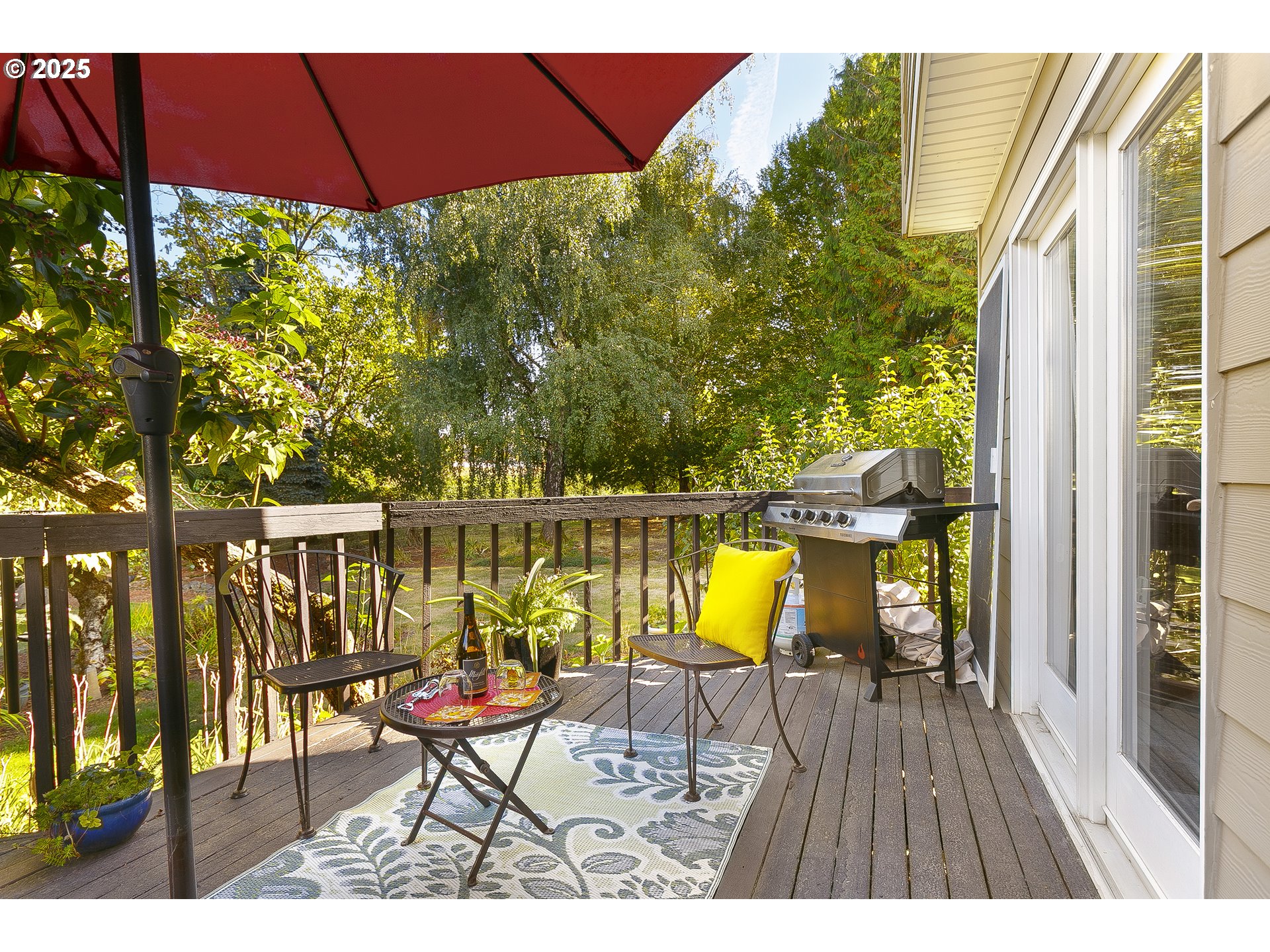 5400 Southeast Chase Road Gresham, OR 97080 - Photo 31 of 47 a view of sitting area with furniture and backyard